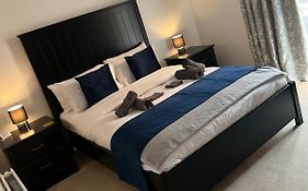 Fabulous Modern Apartment Close To Central Milton Keynes